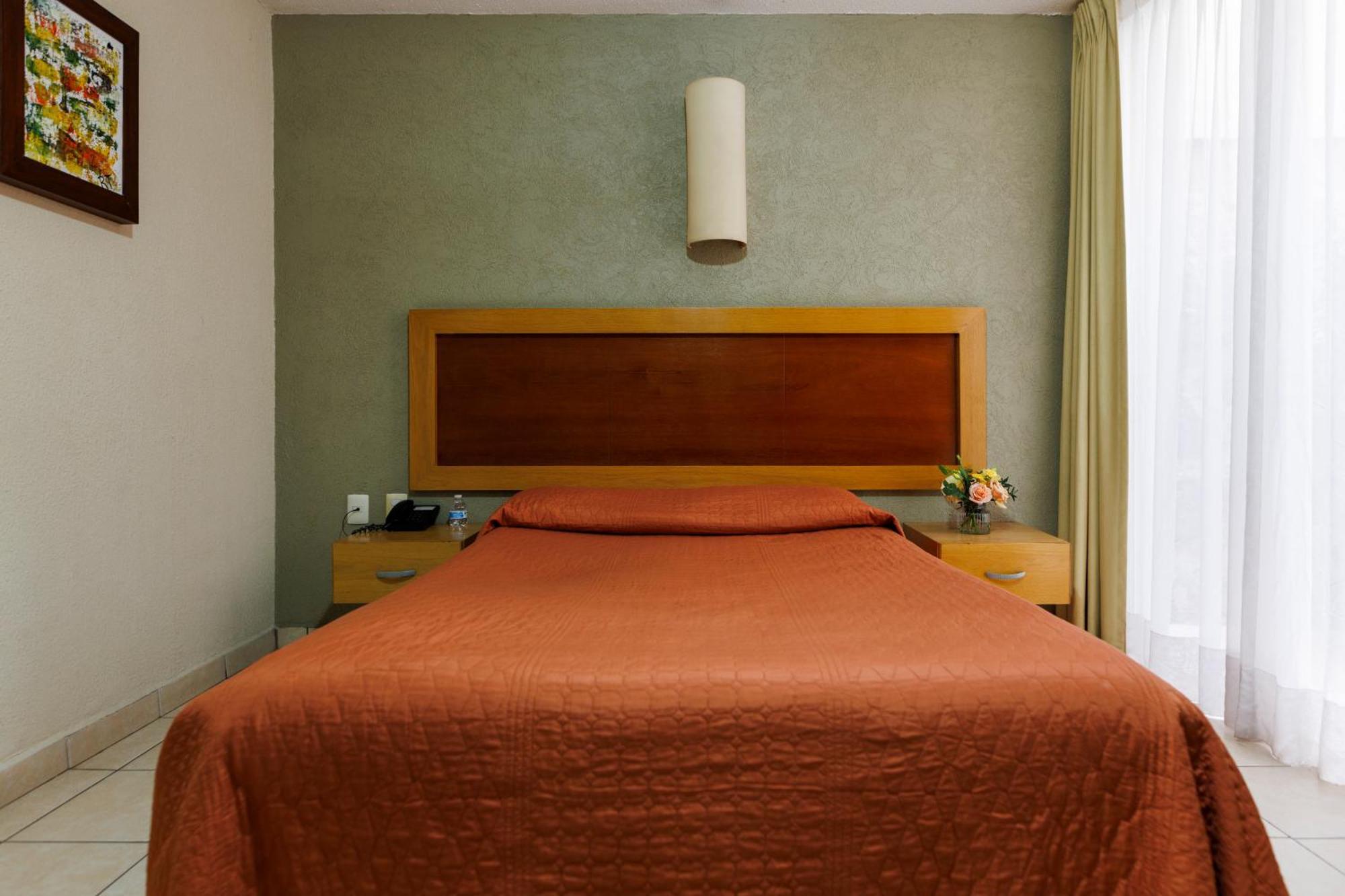 Hotel Qualitel Centro Historico Морелия Экстерьер фото