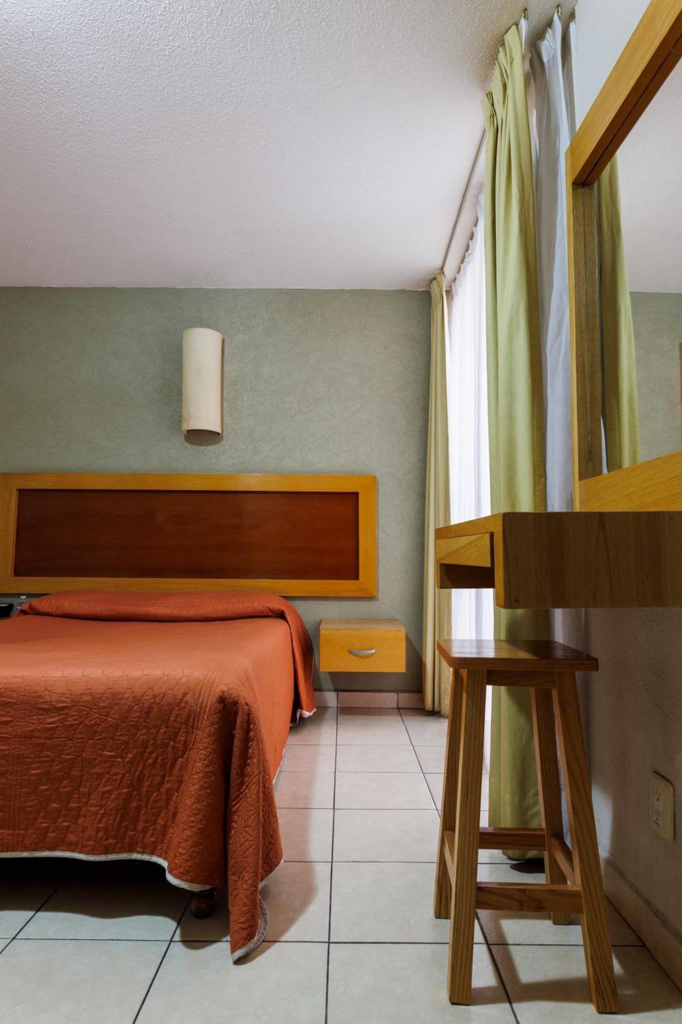 Hotel Qualitel Centro Historico Морелия Экстерьер фото