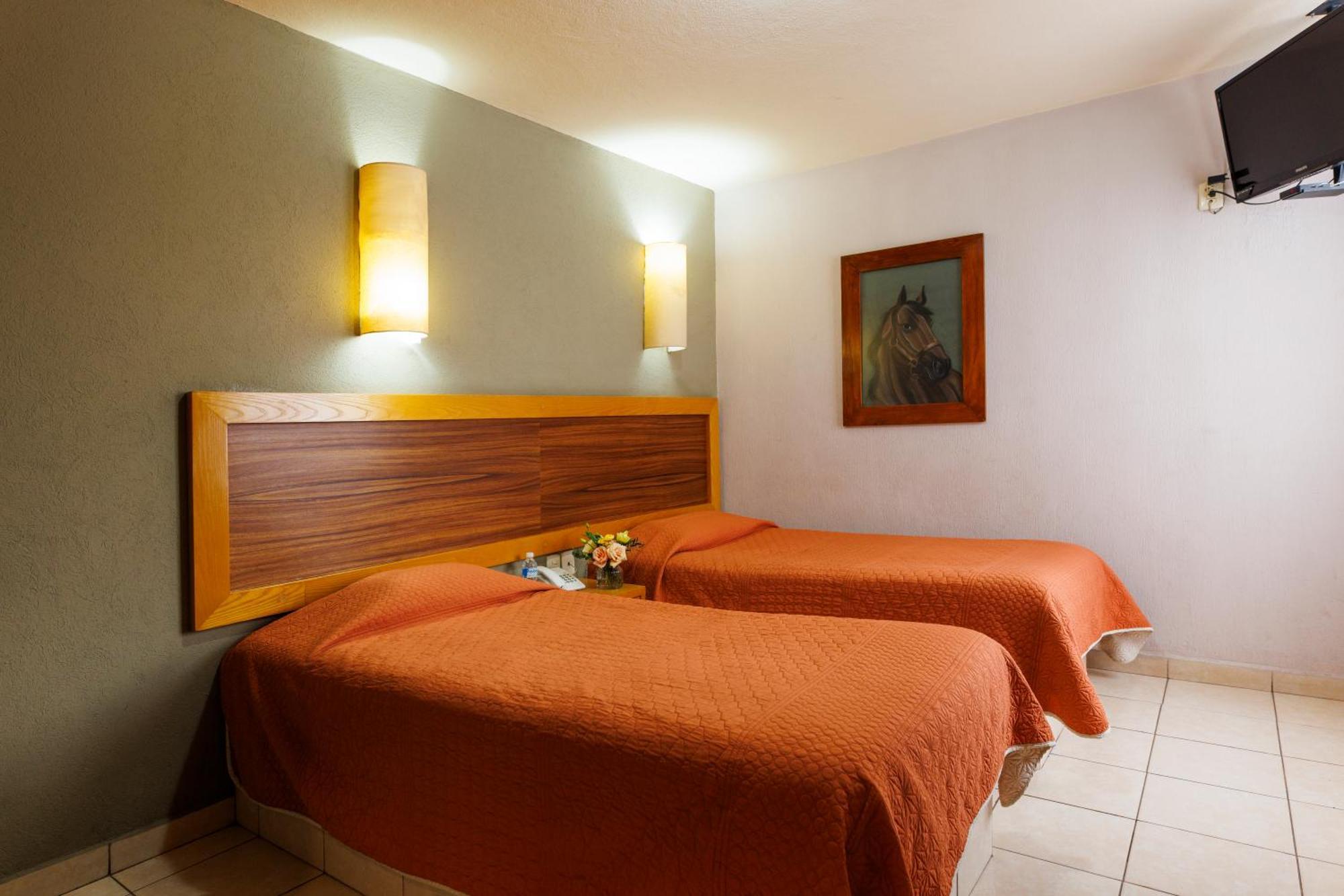 Hotel Qualitel Centro Historico Морелия Экстерьер фото