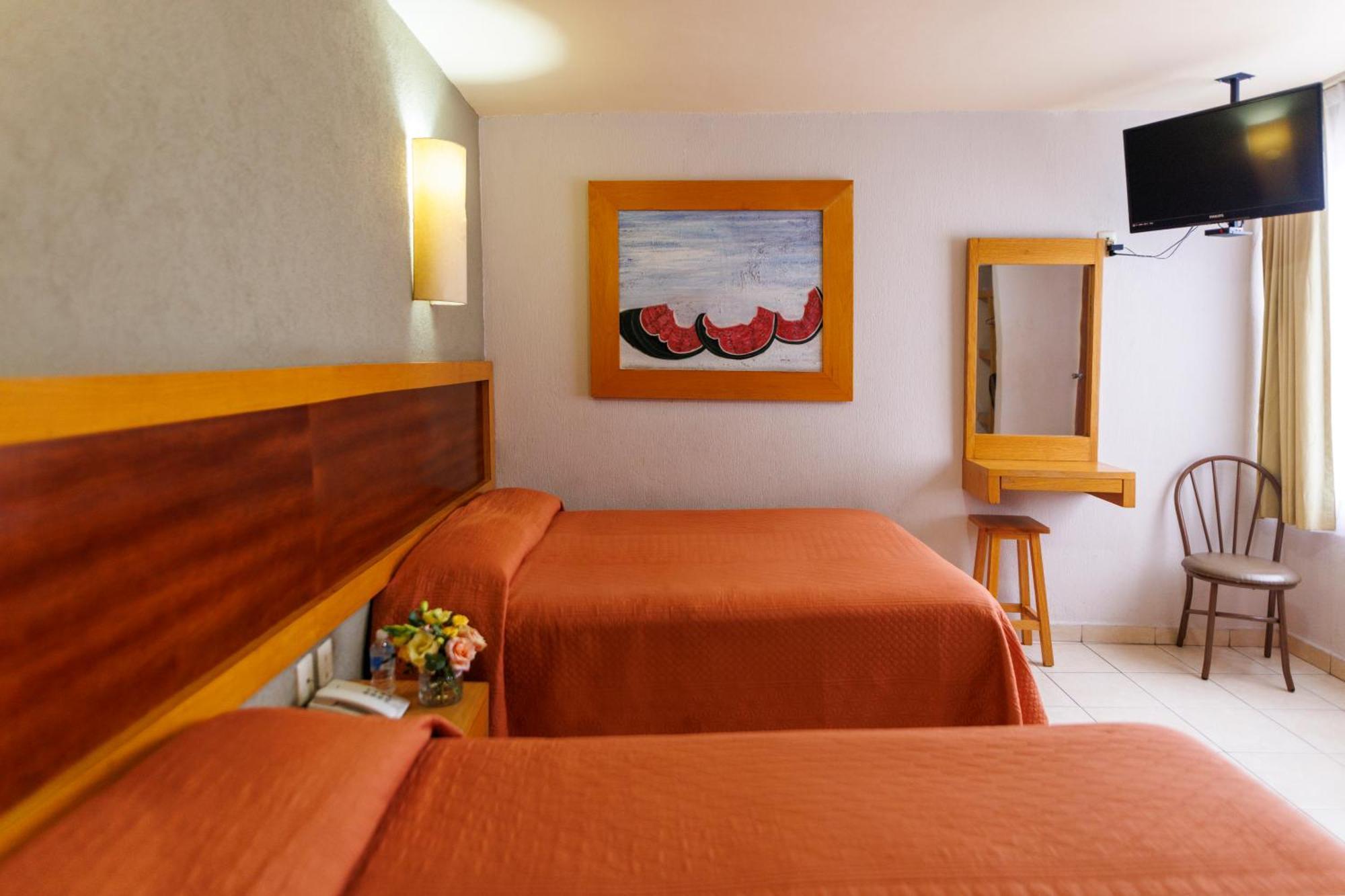 Hotel Qualitel Centro Historico Морелия Экстерьер фото