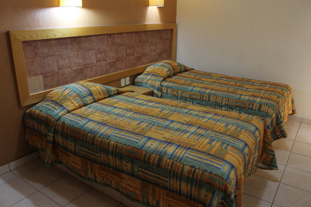 Hotel Qualitel Centro Historico Морелия Экстерьер фото